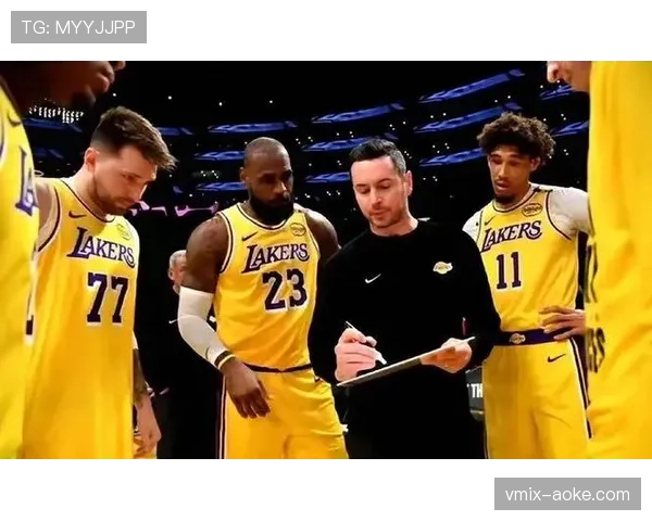 更衣室声音：湖人队员称赞海斯在本场比赛替补出场后带来的低位防守活力